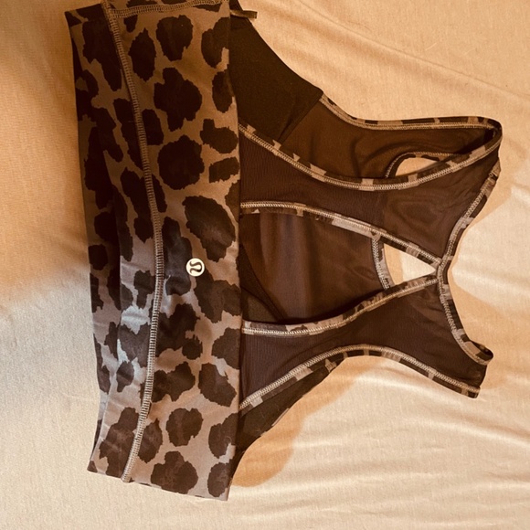 Lululemon High Neck Sports Bra Size 10 - Picture 3 of 4